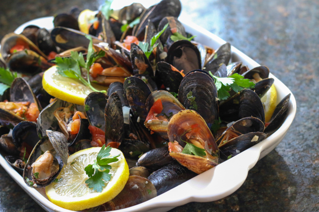 Mussels in Tomato & white wine sauce